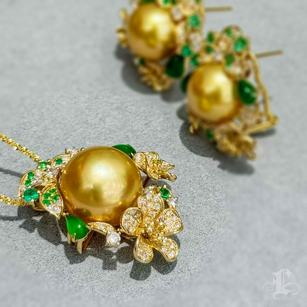 Indulge in the ultimate expression of opulence with these breathtaking earrings, featuring radiant Aurora South Sea golden pearls as their centerpiece. Surrounded by an exquisite arrangement of vibrant green jadeite, emeralds, and sparkling diamonds, these earrings are a masterpiece of fine craftsmanship. The intricate floral and leaf motifs, delicately set in luxurious gold, create a harmonious balance of natural beauty and sophisticated design. Perfect for grand occasions, these earrings are a statement of elegance, wealth, and timeless luxury, making them a prized addition to any high-end jewelry collection.
#southseapearljewelryset #goldensouthseapearlearrings #southseapearlpendants #jadeiteearrings #jadeitependant