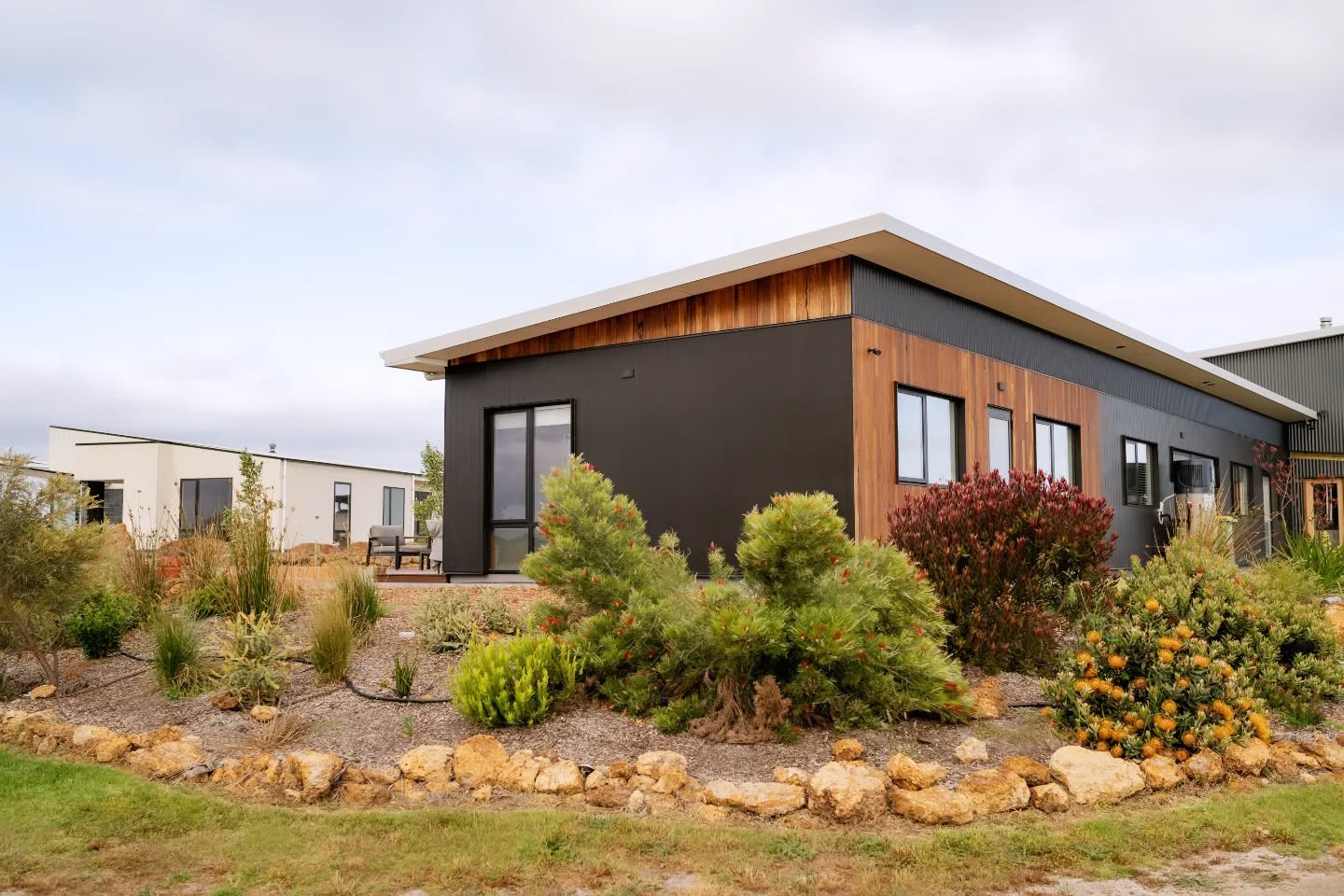 A home that blends elegance, sustainability, and comfort. This stunning project at 29 Beaufortia Gardens features eco-friendly elements, sleek interiors, and spaces designed for living well. #90DegreeResidential #SustainableBuilding #CompletedProject #PassiveHouseBuilder #DenmarkWA 📸@parishawkenphoto