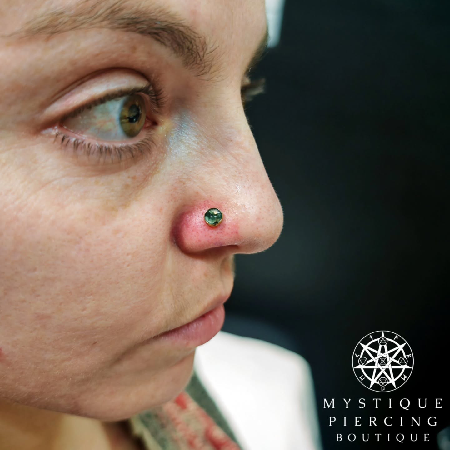 We are back and would love to share something special (SWIPE for a close up):
This client came in a few weeks back for a Nostril piercing and immediately fell in love with this Moss Agate piece from @junipurrjewelry, but only after anodising the stone revealed it's full glory...it's like Rorcheks test - what do you see in it? 💚
As we progressed with a procedure, we also discovered that this client's BD is on the same day as Dee's (@symbiotic_piercing), just 10 years apart, needless to say his mind was blown that day 🤓