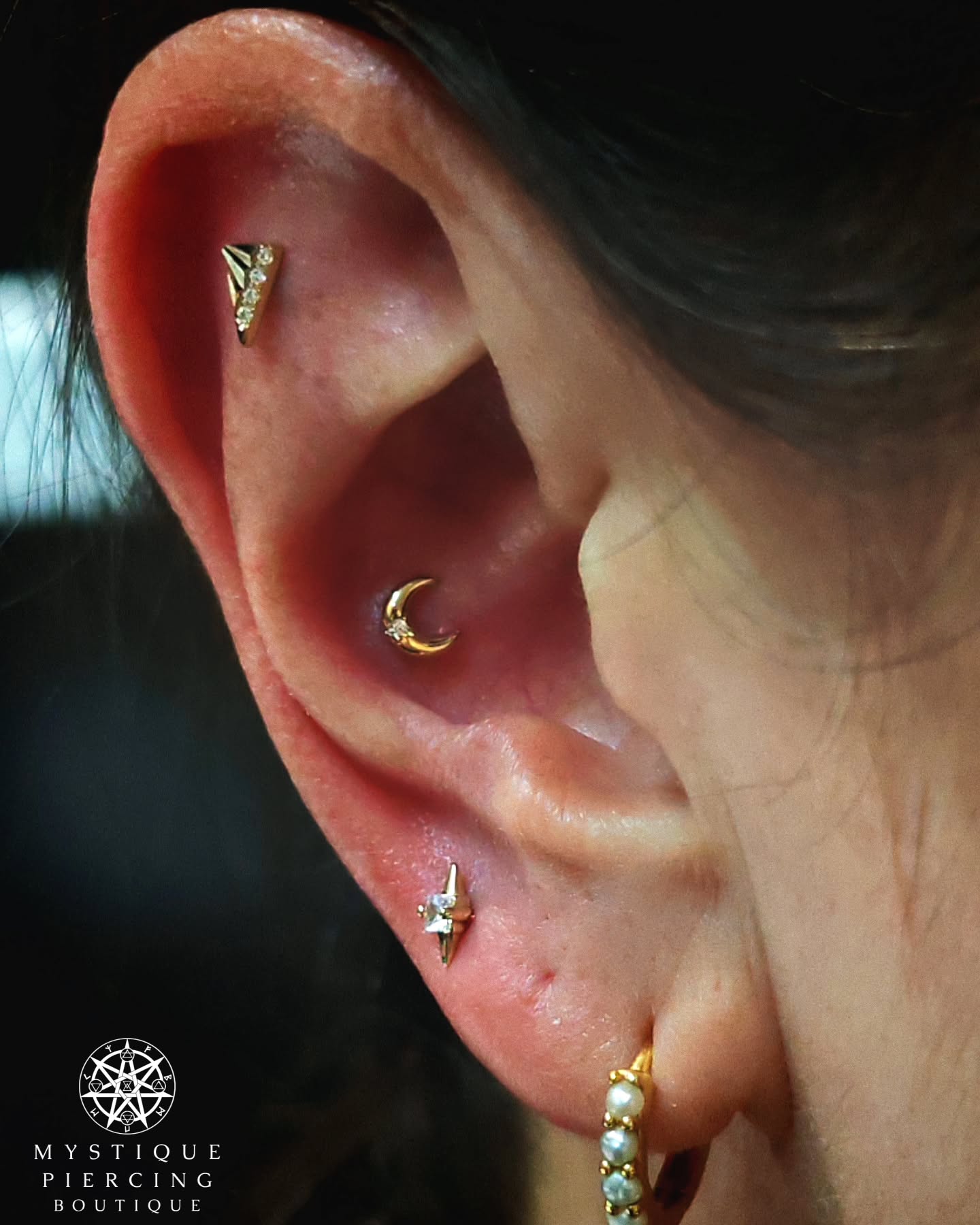 Hope everyone had great Easter!
This was last appointment before we closed for our Easter break. Not single, not double, but triple treat with flat, conch and lobe piercings with lovely golden eggs from @buddhajewelryofficial ✨🚀🌙
We enjoyed this styling so much ♥️
Piercer: @symbiotic_piercing @paid2stab
Using: @probodyart @purklenz
Aftercare: @neilmedpiercingaftercare