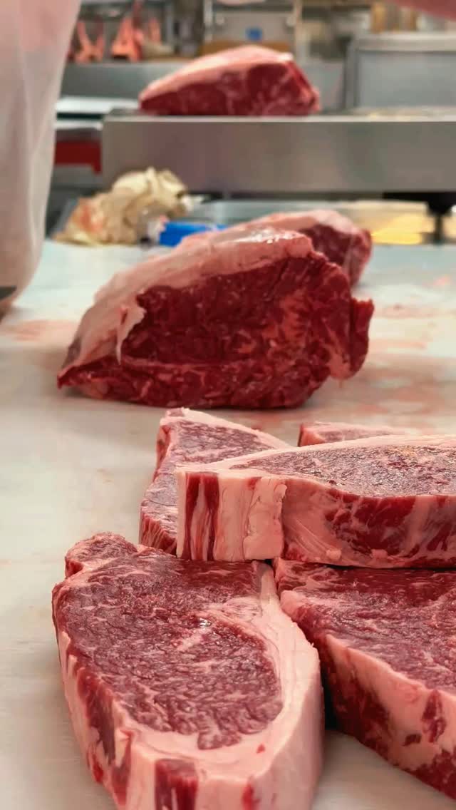 Beautiful Grass-fed Porterhouse from Victoria!
#australianbeef #grassfed #paleo #steakhouse #melbournechef #melbournefoodie #chefsalert #butchershop #farmtotable #bbqsmoker