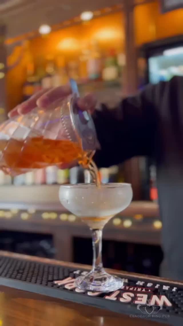 @claddaghringpubchicago is now featuring an all-new signature cocktail menu available all week. Come try one of your favorites today 🍸
