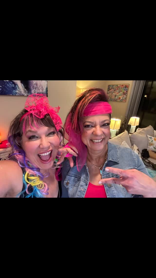@anitamoorjani You’re the best! I love that we can dress up and be silly and simply play our hearts out at the Cyndi Lauper concert with amazing friends and women @drlauraberman, @tinalcameron and @paradis_maison !!! So much fun!!!
Living & Loving💖
#BFF #anitamoorjani #magic #friends #girlsjustwannahavefun #floorseats #intuitdome #play #joy #cyndilauper