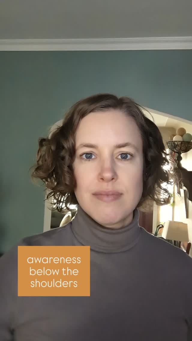 A little invitation to drop your awareness down below your shoulders - I hope it brings you a moment of grounding as it did for me 😮💨 🧡