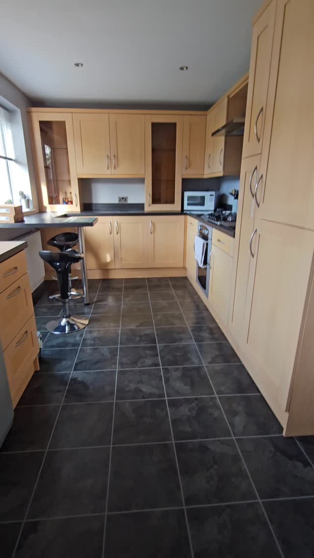 We recently had the pleasure of completing this kitchen re-spray for a lovely customer πͺβ¨οΈ
Colour matched Crown Early Dawn
.
.
.
#decorating #kitchen #spraypainting #professionalsprayers #refreshyourhome π‘ #professionalpainter βββββ
@fixandbrush
@luxuriousfinishspray