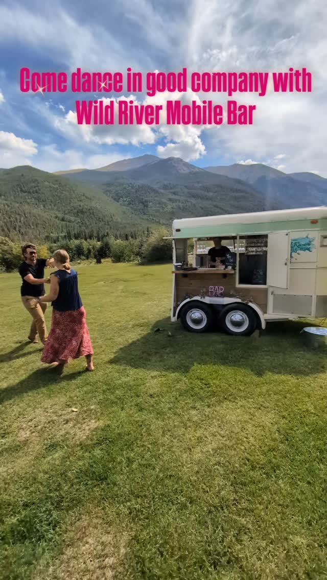Are you looking for a mobile bar and want a rustic theme for your event? Book us today and dance the night away in front of our horse trailer bar.