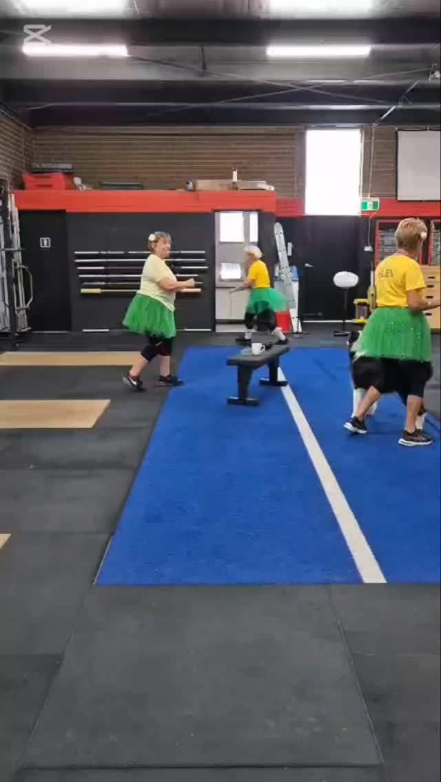 Had no idea what I was walking into this morning at 630am when these 4 fruitloops rocked up dressed in homemade Auskits with @_eileen87_ tagged on the back of their shirts..
They definitely brought some kind of unique energy.. the 2025 masters world won't know what hit it when these 4 clowns hit the platform. Congrats on a great year and great development.. determined to prove age is never a barrier. If only every person over 65 had their attitude. The world would be full of stronger people.
#olympicweightlifting #masters #ageisjustanumber #healthylifestyle #healthyliving