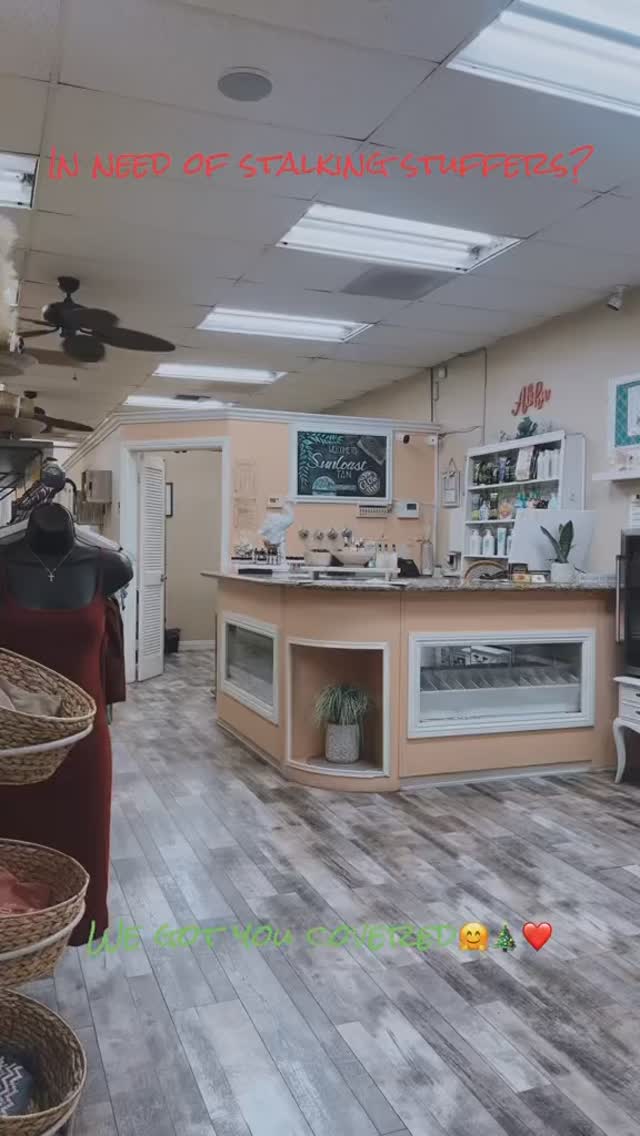 Looking for the perfect Holiday gift idea?! SunCoast offers Gift Cards, Candles, Body Oils, and more! Perfect Christmas gift for your special someone, stocking stuffers, and white elephant gifts too! ☀️🩷🎁