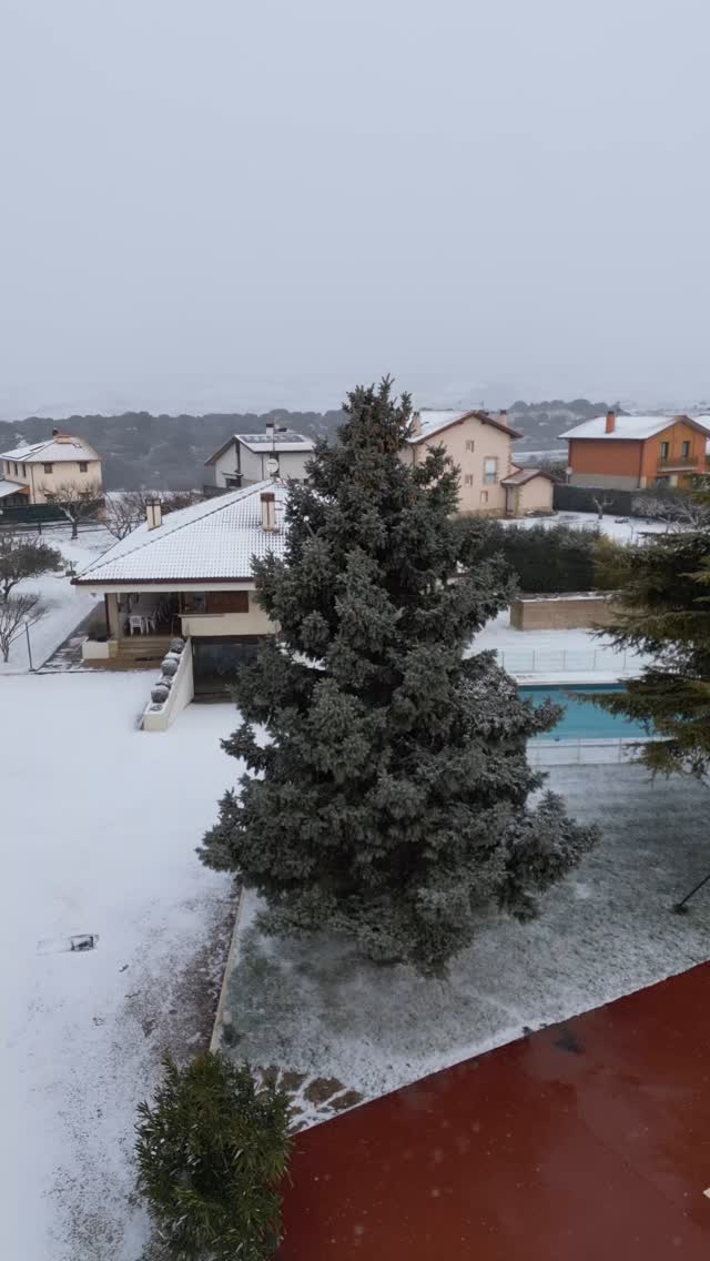 Feliz Navidad 🎄✨❄️☃️
#navidad #navarra #amigos #nieve #casarural