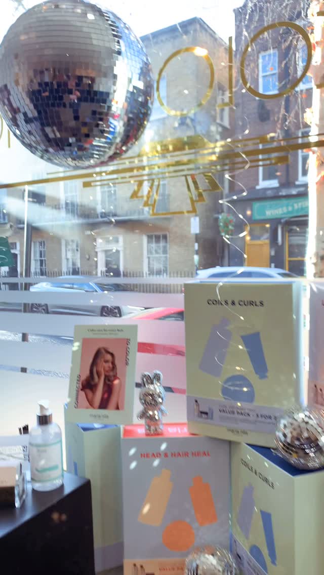 Merry Christmas and Happy New Year from us to you!🎄
We thank you all for another year of continued support and fabulous hair! 👱♀️🥳
See you in 2025!
Cheers for now 🥂🍾
#hairsalonlondon #merrychristmas #xmas2024 #happynewyear #haircolourstudio #kingscross #islington #xmas