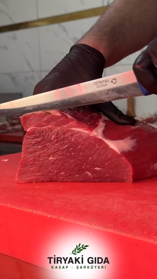 🥩 Tiryaki Gıda Kasap – En Kaliteli ve Taze Etler Burada! 🔥
Kaliteli etin adresi Tiryaki Gıda Kasap & Şarküteri’de, sofralarınıza lezzet katacak en iyi kırmızı et ve beyaz et çeşitlerini sunuyoruz! %100 yerli üretim, güvenilir kesim ve günlük taze etlerimiz ile damak zevkinize hitap ediyoruz.
🥩 Dana Et Çeşitleri
✅ Dana Antrikot – Yumuşacık, sulu ve lezzetli
✅ Dana Kontrfile – Az yağlı ve mangal için ideal
✅ Dana Bonfile – Yüksek proteinli, en yumuşak et
✅ Dana Kaburga – Lokum gibi, kemikten elde edilebilen doku
✅ Dana Kıyma & Kuşbaşı – Yemekler için mükemmel uyum
🍗 Tavuk Et Çeşitleri
✅ Tavuk But, Göğüs, Kanat & Pirzola – Sağlıklı ve lezzetli
✅ Tavuk Şiş & Marine Çeşitleri – Pratik ve nefis tatlar
✅ Tandır ve Fırınlık Tavuklar – Özel pişirmek için ideal
💯 Sağlıklı, güvenilir ve garantili lezzetli etler için doğru adres!
🔥Izgara , mangal, fırın ve tencerede saklama için en uygun ürün yelpazesinde!
🥩 Kasap kalitesinde günlük taze etler ile sofralarınıza gerçek lezzetler sunuyoruz!
📍Liv Marmara Residence, Tarım Kredi Market Yanı No:528 – En kaliteli etleri almak için sizi bekliyoruz!
📞 Sipariş & Bilgi İçin: 0530 179 88 71
👉 Beğen, kaydet ve arkadaşlarını etiketle! 👇
#TiryakiGıda #Kasap #Şarküteri #TazeEt #DanaEti #TavukEti #MangalKeyfi #IzgaraLezzetleri #LokumGibiEt #SağlıklıBeslenme #GurmeTatlar #EtSeverler