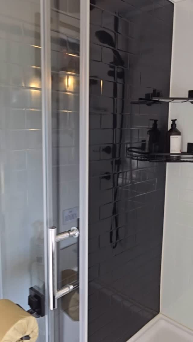 Gather your besties and escape to Fyrefly Retreat for a girls weekend getaway! 💃🏼🔥 Unwind by the firepit and create unforgettable memories.
#weekendgetaway #scenicrim #offgrid #luxuryescape #beechmont #secluded #mountainview #fyreflyretreat #tinyhouse #visitscenicrim #thisisqueensland
#goldcoasthinterland
@visitscenicrim @destinationscenicrim @scenicrimguide @scenic_road_magazine