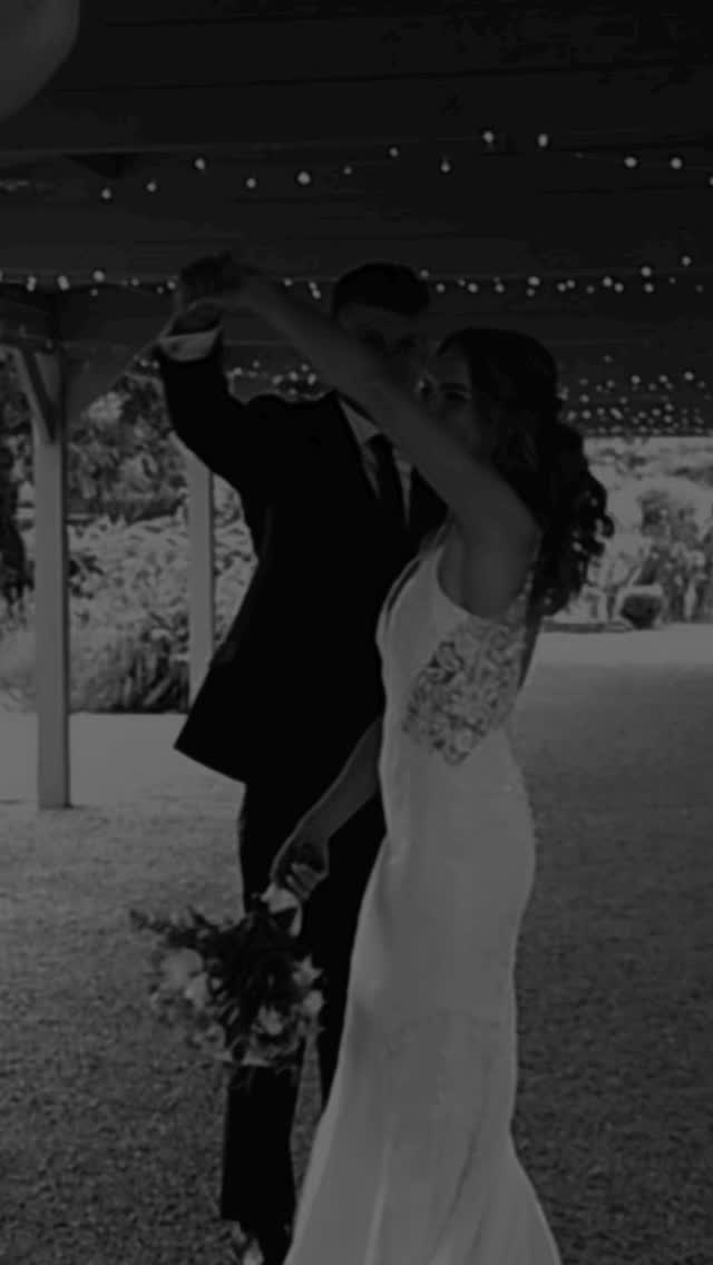 Reminiscing back to a beautiful summers day for @m4ttrichards & @emilylouiselarge at the stunning @brinsopcourt
Had so much fun with these guys and working alongside @lucygweddings who is just amazing (even if she at first did laugh at me falling down the hole 😂)
_____
Bride & Groom - @m4ttrichards & @emilylouiselarge
Photographer - @lucygweddings
Second Shooter - @izzyjweddings
Venue - @brinsopcourt
Content - @_therelaxedbride
Flowers - @beehivefloristdeb
Pianist - @robbierobertsweddingpianist
Hair - @tabithamaccurrachpaine
#summerwedding #brinsopcourt #herefordshire #herefordwedding #weddingcontentcreator #weddingcontent #summerweddings #summerbride