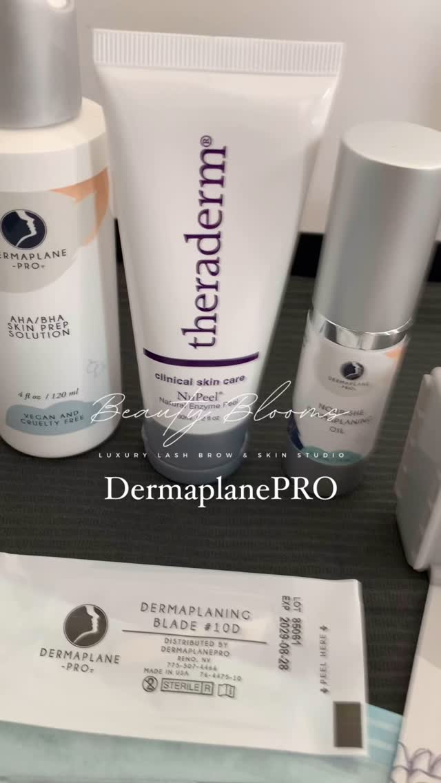 Dermaplaning is a minimally invasive skin procedure that removes dead skin cells and fine facial hairs. It can be used to treat acne scars, reduce the appearance of wrinkles, and improve the texture of skin.
If you want to exfoliate your skin during pregnancy, dermaplaning may be right for you! This non-invasive skin exfoliating treatment gently removes the outermost layer of skin and creates a refreshed, rejuvenated look for all skin types.
Benefits :
*Reduces the appearance of acne scars and other skin imperfections
*Brightens skin tone
*Reduces fine lines and wrinkles
*Eases hyperpigmentation
*Evens skin tone
*Clears pores
*Prepares skin for makeup application
*Helps skincare products penetrate more effectively
Did you also know you can save 14% for the month of February. Follow the link in bio to book your facial appointment 🤍
#pregnancyfacialglow #glassfacial #facialcare #facial #beautybloomstudio #steinbachlashes #lashextensions #lashsalonsteinbach #brows #dermaplaningfacial #dermaplaningpro