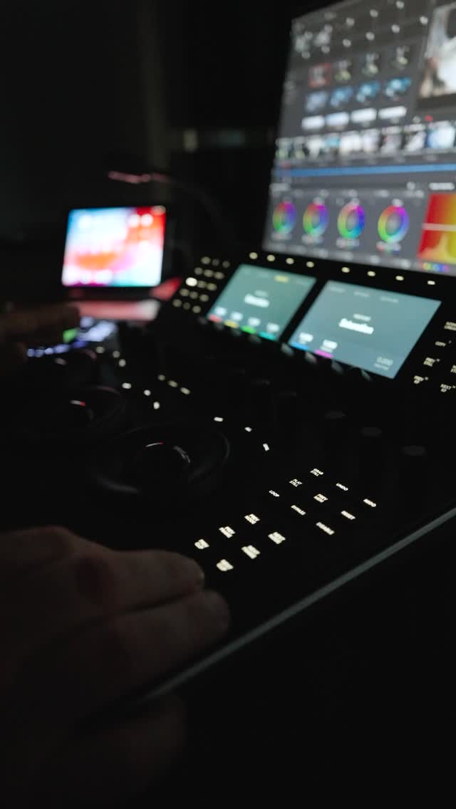 Der finale Look für deine Produktion🎨
Sichere dir jetzt einen Color-Grading-Slot bei Raimund – in unserem spezialisierten Postproduktionsstudio in Graz.
Feine Bilder brauchen feines Grading🎨
#colorgrading #farbkorrektur #postproduktion #gradinggraz #gekafilm #feinschliff #filmmaking #davinciresolvestudio