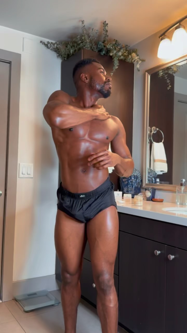 Fresh Bod. Because your skin deserves the best.
#menskincare #menskin #melaninskincare #mensgroomingproducts #mensgroomingtips #sheabutterproducts #menskincareroutine