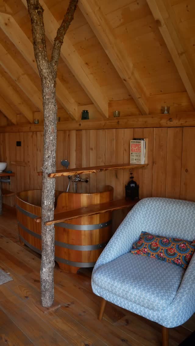 Réservez votre prochain séjour dans l’une de nos cabanes ou logis à la ferme ☀️ Profitez des dernières disponibilités d’avril ou des ponts de mai pour vous offrir une escapade en pleine nature, à Gap !
On vous conseille de réserver en direct sur notre site internet, vous éviterez les frais supplémentaires des applications de réservation. 🤫
#cabanesdudauphine #gapmaville #myhautesalpes