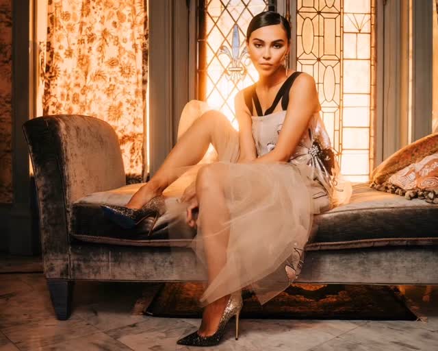 Creative Direction: @lindsayadler_photo
📸: @Maspiazu
Model: @salidatkhamil
HA: @linhhair
MUA: @gkarpinmua
Styling: The Cannon Media Group #VintageVibes #FashionIcons #NYC #HauteCouture #vintagestyle