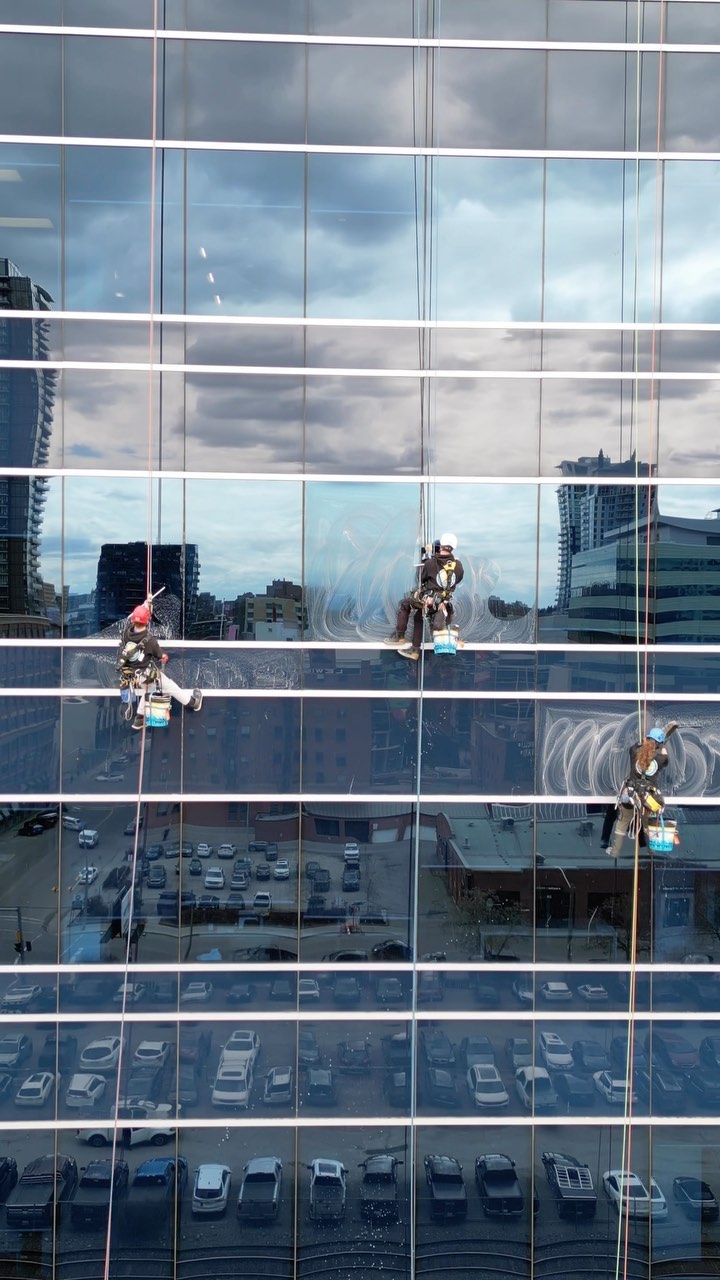 Check out these super-speed cleaners on this shiny downtown Calgary building!
#ropeadopewindows #ropeaccesstechnician #ropeaccessprofessionals #propertymaintenance #windowcleaning #yyc #womeninropeaccess #workatheight