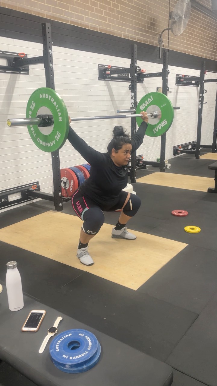 @isabelcf81 absolutely killing it at 7am this morning 🤍🏋🏼♀️
#strong #strongwomen #weightlifting #goals #snatch #cleanandjerk #olympicweightlifting