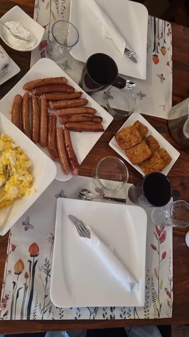 Breakfast time!
#villaforrent #dubrovnik #luxuryhome #table  #breakfast #freshfood