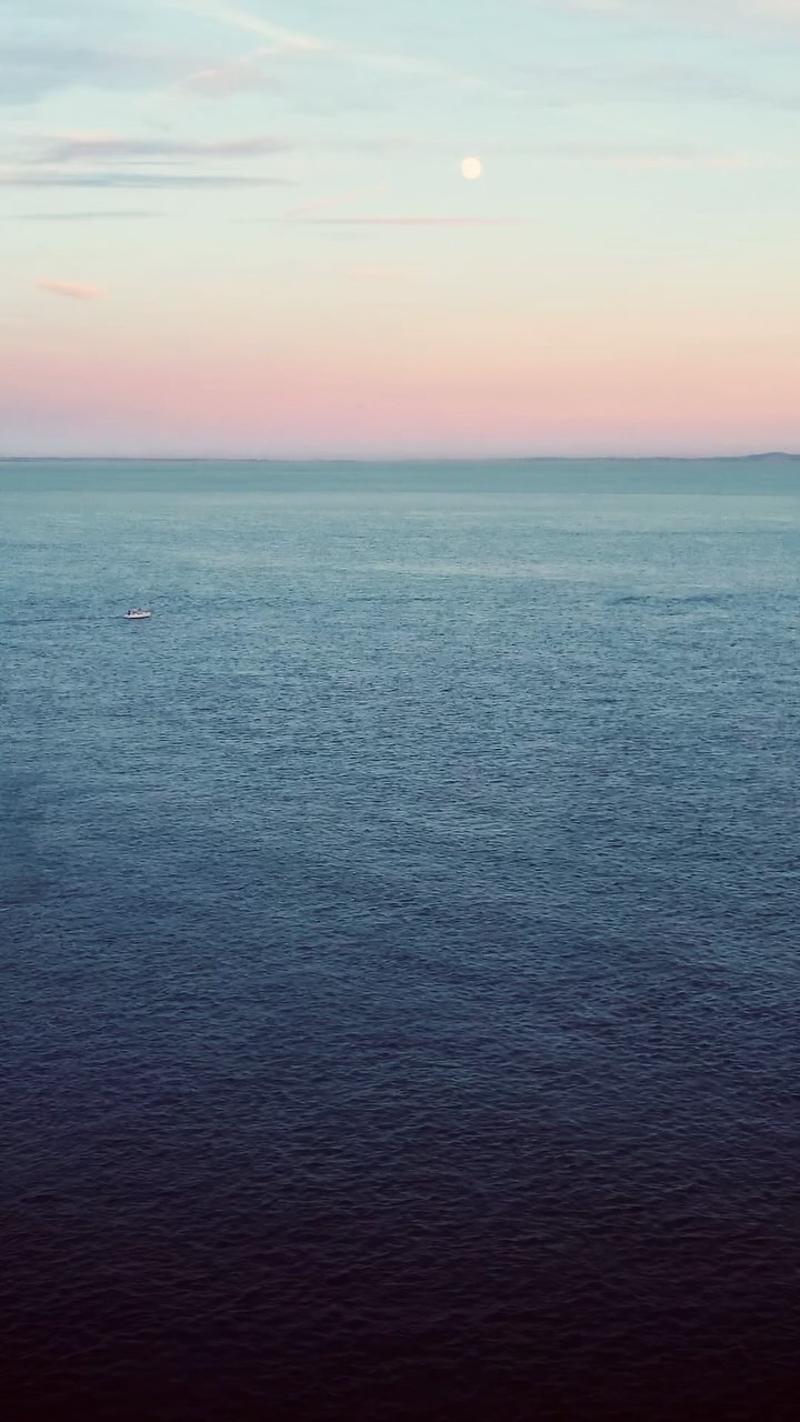 You are the master of your own life, you create the magic. 🪄
#pooleharbour #sandbankspoole #sandbanks #moonrise #inspiration #drone #dronestagram #sea #sunset #mindfulness #mindbodysoul #myescapism #nature #neverstopexploring
@thisissandbanks
@lovepooleuk
@bournemouth_official