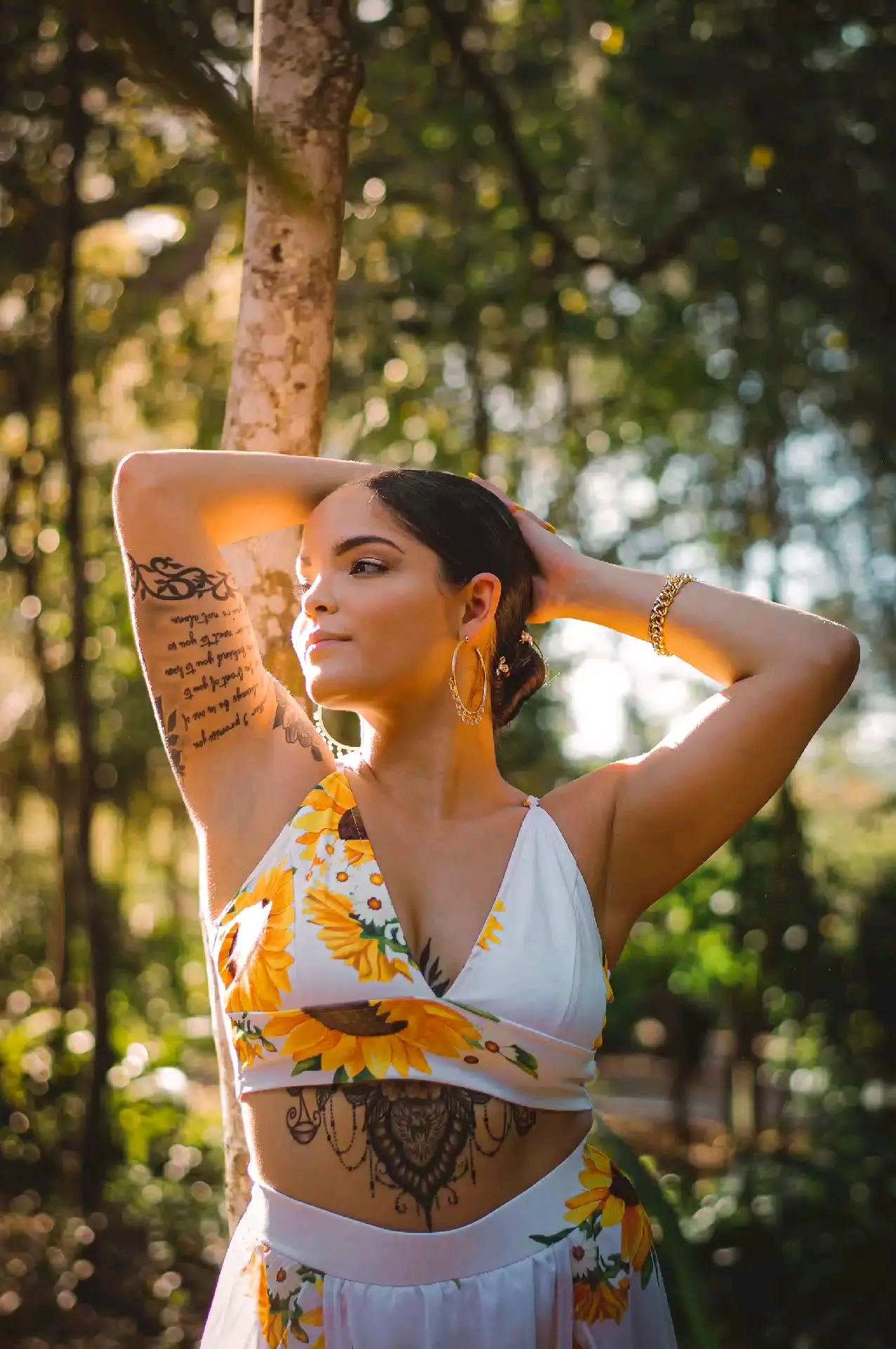 Advice from a Sunflower 🌻 ...
Be Bright
Be Sunny
Be Positive
🌱Spread seeds of happiness🌱
Rise, Shine ... a n d
Hold Your Head High
yeah.. Im still obsessing over this meetup.🤩
Show some love 💛 in the comments for this beauty.
Model: @madisonq1005
Event: @pexelus ColorPop meetup
#flowerpower #sunflowers #goldjewelry #nikon #nikond780 #50mm @lensational #shootandshare #darkandmoody #posepatch #cflphotographers #igfashion #styleinspo #pursuitofportraits #portraitphotography #orlandophotographer #centralfloridaphotographer #orlandophotography #moodyports #latinamodel #explorepage #moodygrams @lensational @shootandshare @theorlandobloggers #light.shapers @light.shapers #orlandomodel #orlandomodels