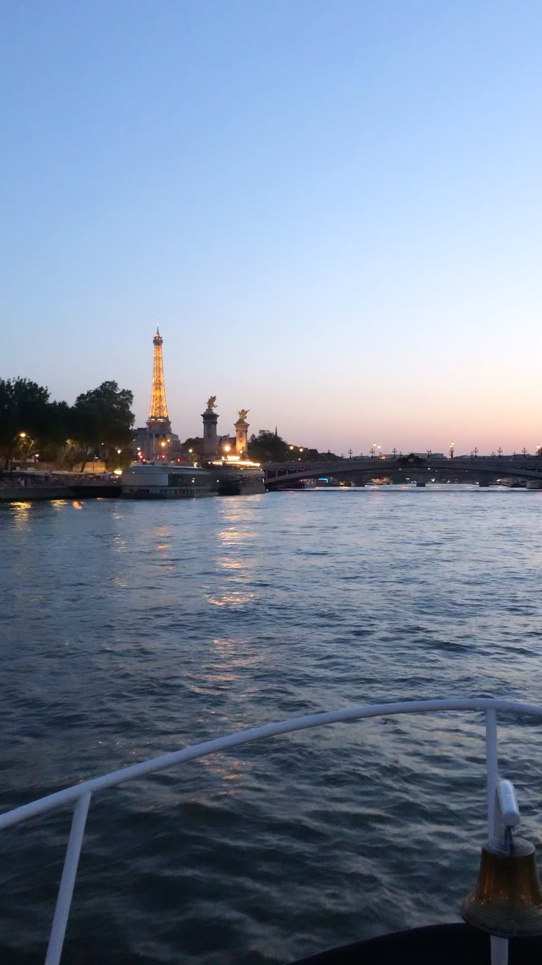 Saint Valentin sur la Seine🤍
Offre dernière minute : Réservez votre dîner croisière romantique sur le yacht privatif Paris Yacht 1.
Réservation par mail yacht@parisyacht1.com ou par téléphone au +33 6 11 56 25 95.