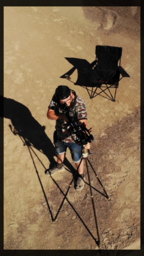 Es läuft leider nicht immer alles glatt... Dyneema scheint für Compound Systeme nur bedingt geeignet zu sein. Ca. 100 Schuss sind gut verlaufen, dann auf einmal das...
Woran liegt es? Ehrlich gesagt keine Ahnung. Aber ich werde mit Compound und Dyneema vorerst keine weiteren Versuche machen. Jetzt wird alles wieder auf original Sehne / Kabel gewechselt. Für Recurve Systeme nutze ich es aber weiterhin. Denn bei Recurve ist es unschlagbar.
Unfortunately, things don't always go smoothly... Dyneema seems to be only partially suitable for compound systems. About 100 shots went well, then all of a sudden...
Why is it? Honestly no idea. But I will not make any further attempts with Compound and Dyneema for the time being. Now everything is changed back to the original string / cable. But I still use it for recurve systems. Because in recurve it is unbeatable.
#fail #stringsnapped #dyneema #dyneemarope #snap #snapper #compound #compoundbow #crossbow #xbow #ekarchery #siege300 #ekarcherysiege #armbrust