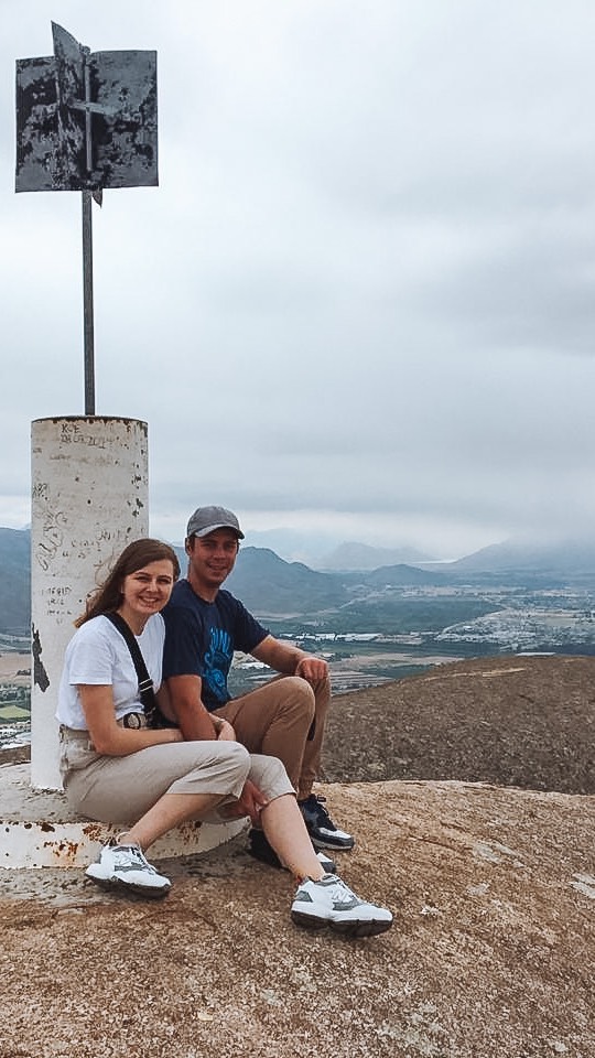 🇬🇧 version below ⬇️
🇩🇪 Zurück kommen ist nie leicht, aber ich habe mal wieder bemerkt wie stressig alles in Deutschland ist. Jeder macht sich sorgen, ist schnell genervt und freundlich sind die wenigsten. Alles irgendwie verständlich, aber wäre das Leben nicht einfacher, wenn man mit ein wenig Leichtigkeit an das Leben geht? Und allen geht es wirklich nicht schlechte wir haben ein Dach über dem Kopf, essen auf dem Tisch und wichtige Menschen um uns herum ❤️ ich glaube das vergessen ganz viele 🥹
🇬🇧Coming back is never easy, but once again I noticed how stressful everything is in Germany. Everyone worries, is quickly annoyed and very few are friendly. All very understandable, but wouldn’t life be easier if everyone approaches life with a little ease? And everyone is really not doing badly we have a roof over our heads, food on the table and important people around us ❤️ I think a lot of people forget that 🥹