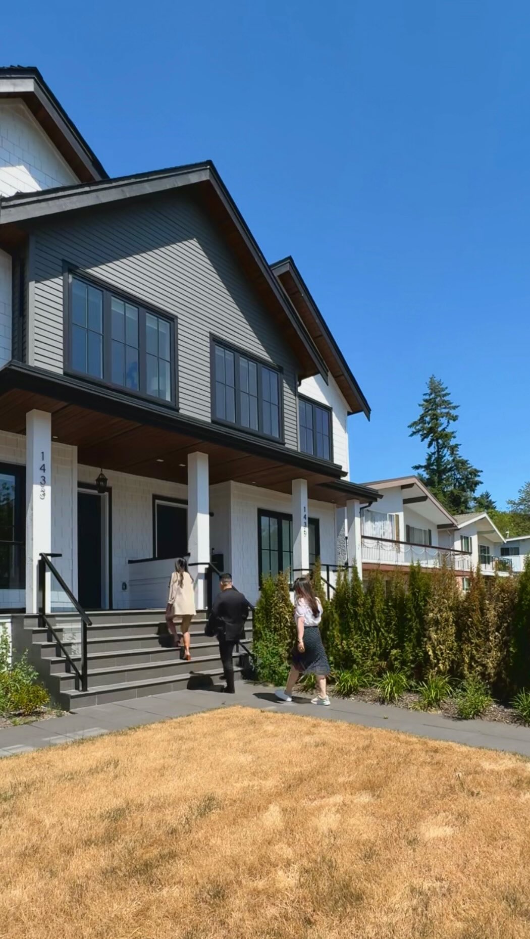 Come check out @carawong.ca & @akashsidhu_realestate listing at ๐1433 East 17th Avenue, Vancouver BC with us, and find out how much this home will cost YOU ๐ก Contact our team @signaturemortgages to get yourself pre-approved โ