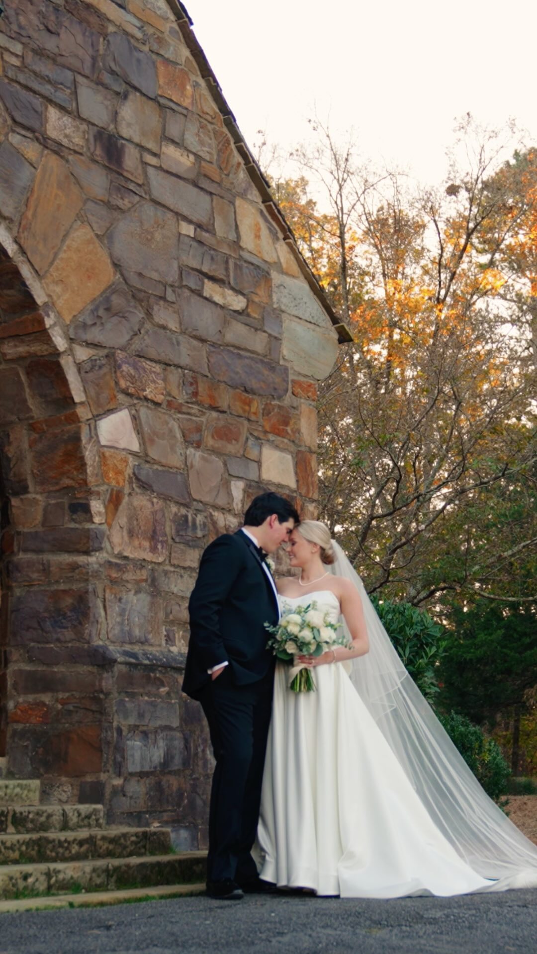 Sally & Connor said “I do” on a perfect fall day in the most beautiful chapel ⛪️🤎🍂
video: @marycatherinefilms
photo: @andreakelleyphoto
venue: @berryweddings_events
planner: @adlynnkeith
florist: @busseys_florist
dress: @whitemagnoliabridal
hmua: @makemeup_lindz
DJ: @papasolband