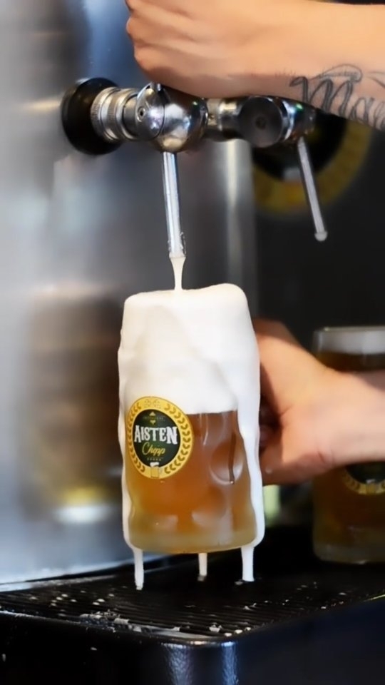 Aquele Chopp Aisten como deve ser, trincando e direto da fonte!
Acesse aistenchopp.com.br, e conheça mais do nosso chopp artesanal
#chopp #choppartesanal #pilsen #pilsner #choppaisten #choppdodia #brejadodia #cervejaartesanal #bebamelhor #cervejasespeciais #lupulo #malte #lupulando