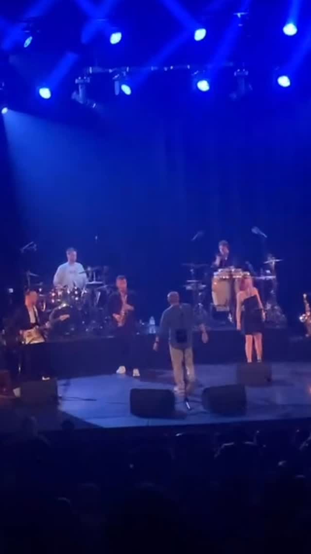 One more night with Phil Collins !
Quel plaisir de partager la scène avec cette équipe de dingue 🤩