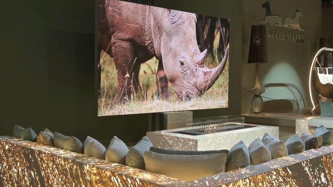 Inspiration aus Mailand. An der Möbelmesse Salone Internazionale del Mobile in Mailand durften wir wichtige Partner treffen und uns inspirieren lassen. Der CSEED N1 Outdoor TV auf dem Stand der DFN Outdoor Company hat die Besucher besonders beeindruckt. Es erfüllt uns mit Freude, dieses Produkt in der Schweiz anbieten zu können.
#design #einrichten #exclusive #audioexclusiv #luzern #architekturelektronik #desede #OutdoorTV #outdoortv #architekt #gartenbauer #cseedtv #cseed #CSEED #luxus #luxusvilla