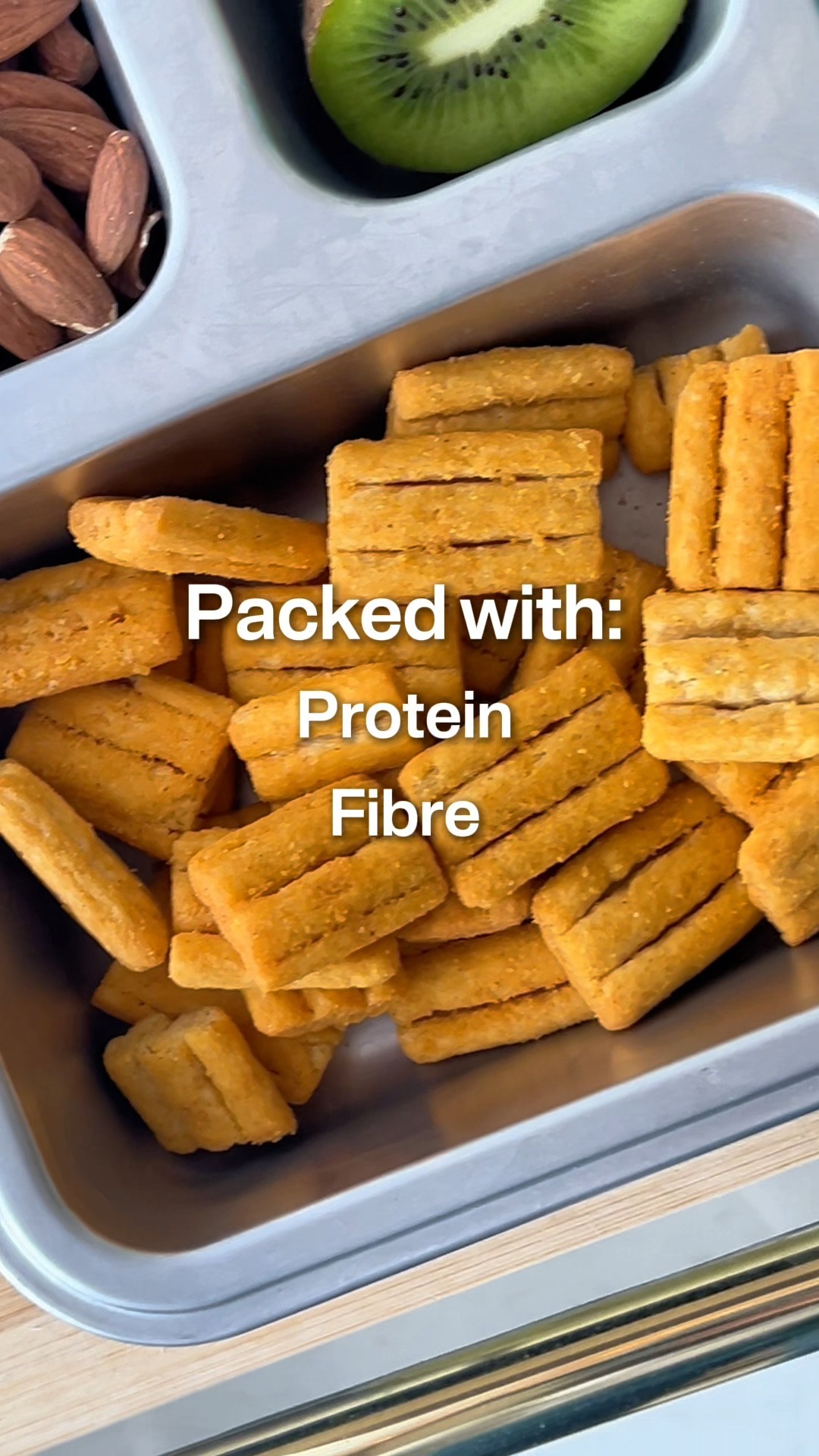 This is the lunchbox of our dreams... Tell us this isn't the perfect combo for a road trip, a busy workday, school lunches, or simply a mid-day power-up?!
#canadianmade #vegansnacks #buycanadian #plantbased