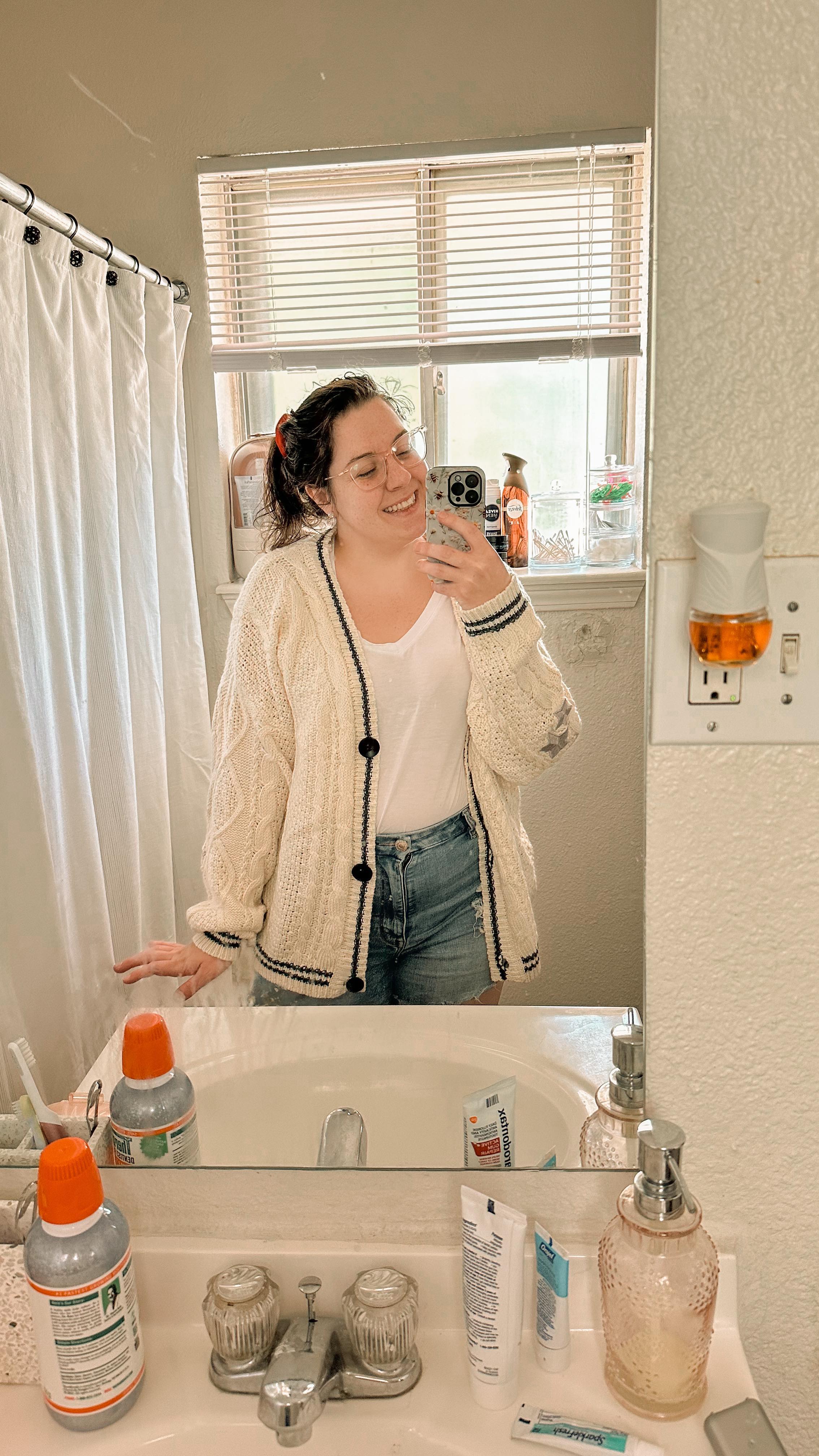 We definitely should have done more pre-packing before our move in date ๐
#MovingVlog #Moving #NewHouse #MovingDay #Milspouse #Military #MilitaryWife #BaseHousing #MilitaryLife