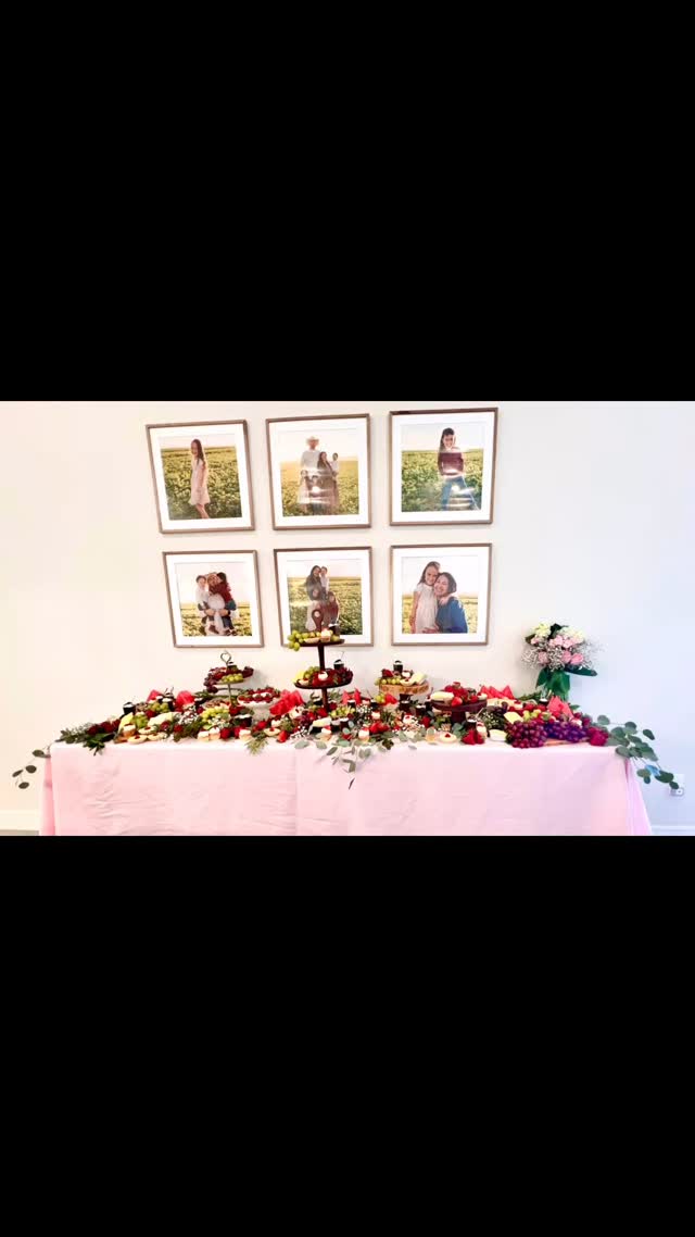 Happy Motherâs Day to all the amazing moms around the world, past, future & present! We love each and every one of you! Thank you for all you do đ©·đđ
#happymothersday #momsday #momlove #loveyou #kendrascountrybakery #dessertcharcuterie