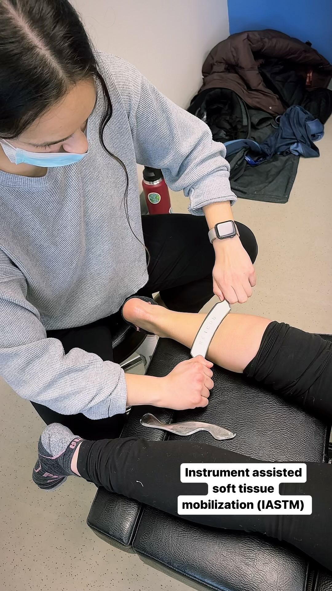 Gearing up for clinic ⚙️ Only 4 months until I’ll be treating patients 👩🏻⚕️ and we’ve been learning some new things in technique class like instrument assisted soft tissue mobilization (IASTM)! IASTM is a technique that uses an instrument to help remove scar tissue that had formed in soft tissues and assists in the healing process by activating fibroblasts. Check out all the therapeutic effects IASTM can have! 💪 #chiropractic #internfel #toronto #hamiltonchiropractor #studentdoc #iastm #softtissuetherapy #musclerelease
