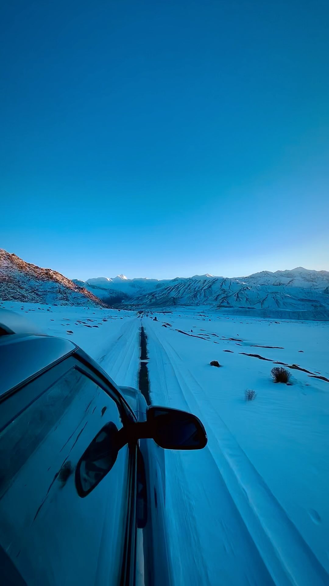 Gliding through the snowy valleys of Ladakh
.
.
.
📷: @padma_cmc 
#ladakhbackpackers #travelholic #reelsinstagram #trendingreels #reelsofinstagram #reels #backpacking #lehladakh #backpackers #wanderlust #spiritualawakening #instagram #nikonindiaphotography #ladakh #likeforlikes #backpackertrails #ladakhdiaries#followforfollow #adventurelover #himalyandiaries #himalayas #ladakh2022 #backpackerstays #nunkun #travelphotography#incredibleindia #follow4followback