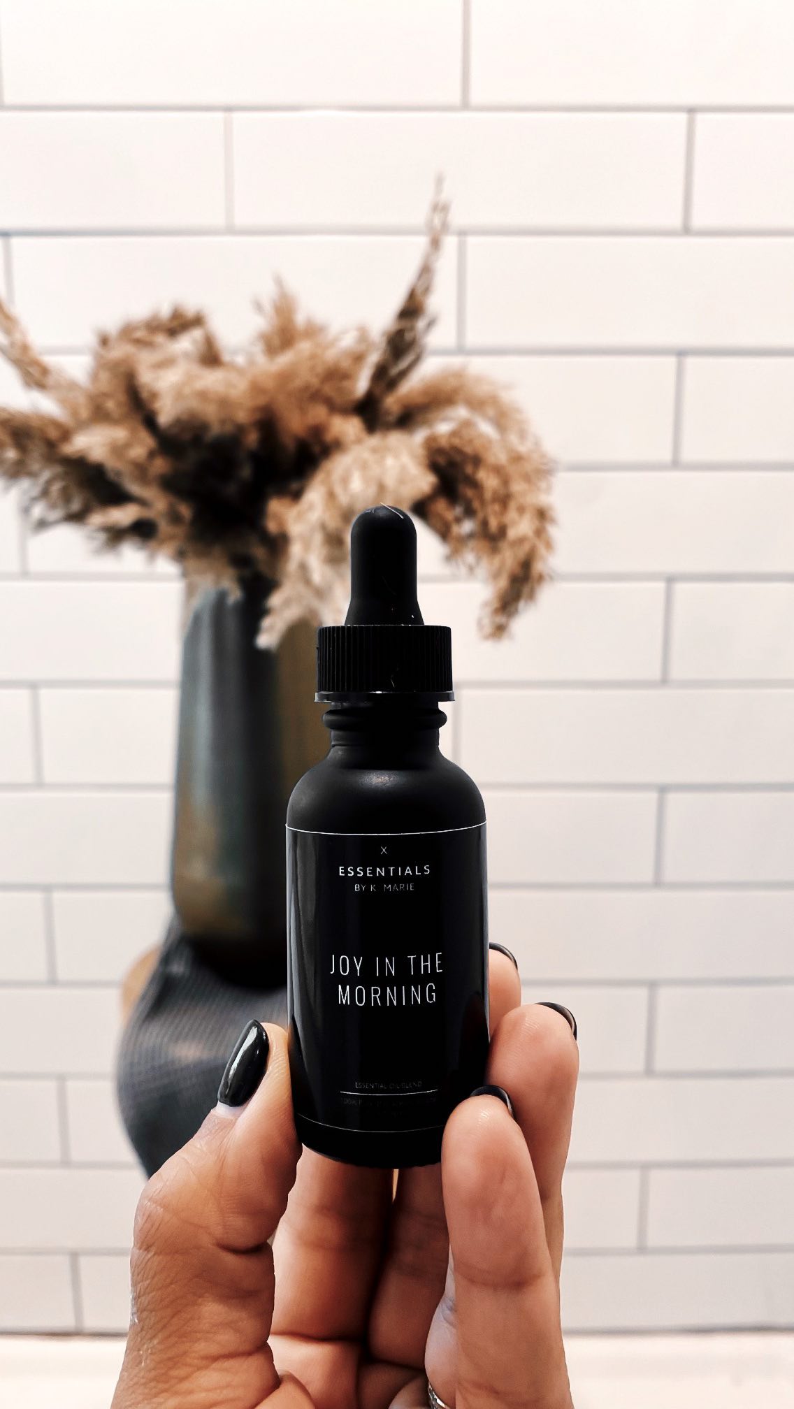 It’s time to elevate your shower experience with our ESSENTIAL Oil Blends. Joy in the Morning is created with Eucalyptus + Peppermint essential oils to help produce an immediate sense of calmness and awaken your senses.😌
Shop now at essentialsxkmarie.com!
🎥: @jennachanel_jp
#essentialoilblend #aromatherapyproducts #shopblackownedbusinesses #shopblackowned #blackownedsmallbusiness #homescents #homefragrances