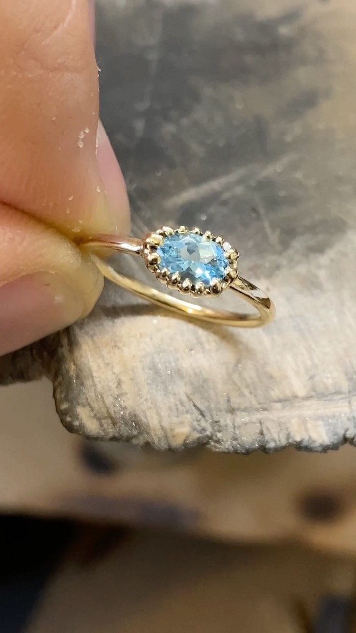 AQUAMARINE !
Aquamarine, like its cousin emerald, belongs to the beryl family. Beryl in its pure state grows as a colorless crystal. Beryl begins with a solution of beryllium, aluminum, and silica. Sometimes traces of other minerals mix into the solution, as well.
#aquamarines #ringdesign #aquamarinering #blueocean #vintagejewelry #jewellerylover #ovalcutaquamarine #clawsetting #fashionjewellery #ateliersmeijsters