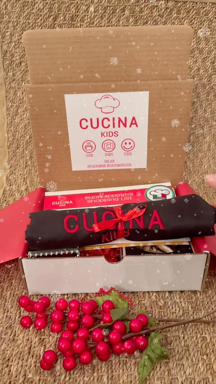 Ciao friends!
I am so excited to share my Winter ❄️ 22/23 box with you - the theme is Italian Family Feast!
Some of you already know that I am 1/2 🇮🇹 and 1/2 🇵🇱. So we love to eat and spend lots of time in the kitchen and around the kitchen table sharing stories and having lots of laughs.
The recipes that I picked for this Winter 🥶 box are some of my favourites:
- 3 Cheese 🧀 Ravioli
- Mushroom 🍄 Risotto
- Mint Chocolate 🍫 Biscotti
To help you make the risotto super flavourful I have included @ponderosa_mushrooms dried mushrooms. The kitchen tool I included in the box is a ravioli stamp to help you shape and cut the perfect ravioli.
I hope that you try my recipes and share some pics with me and that you share your dishes with your family and friends this season!
Buon Appetito friends!
👨🍳Matteo
#cucinakids #cucinakidscook #kidssubscriptionbox #kidsexperiencegifts #kidscooking #italianfoodforkids #madebykids #kidscancook #kidpprenuer #cookingforkids #letscooktogether #unboxing #unboxingreels #familycooking #canadiansubscriptionbox #giftsforkids #giftsforcooks #experiencegifts