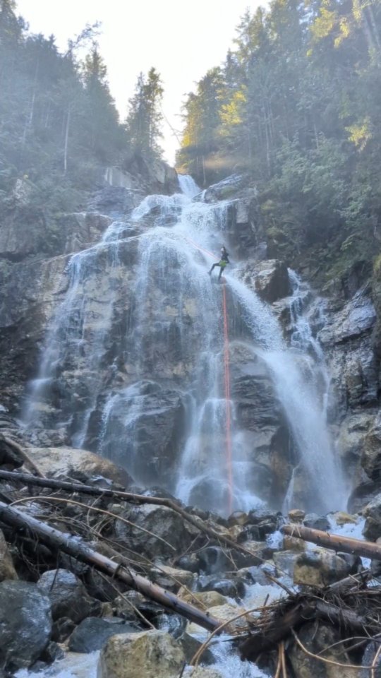 A morning spent bolting a 60mtr multi cascade. Thanks to @caustin1991 for the back-up.
#verticalrivers#canyoning#canyoningtours#canyoneering#rappel#rappelling#cliffjumping#waterfalls#vaderetro#petzl#adidasterrex#gopro#edelrid#decathlon#maskoon#bolting#absailing#waterfallphotography