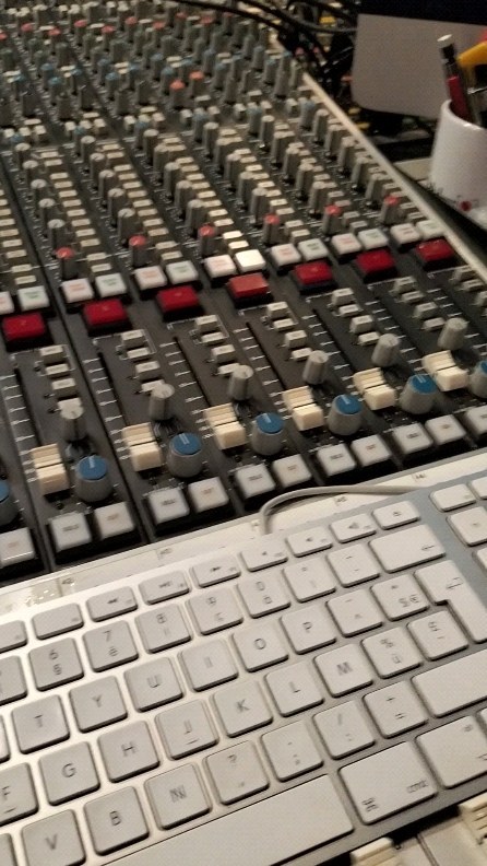 Kallag en préparation de son premier album, au studio Producson à Toulouse.
#studiodenregistrement
#studioproducson
#prisedeson
