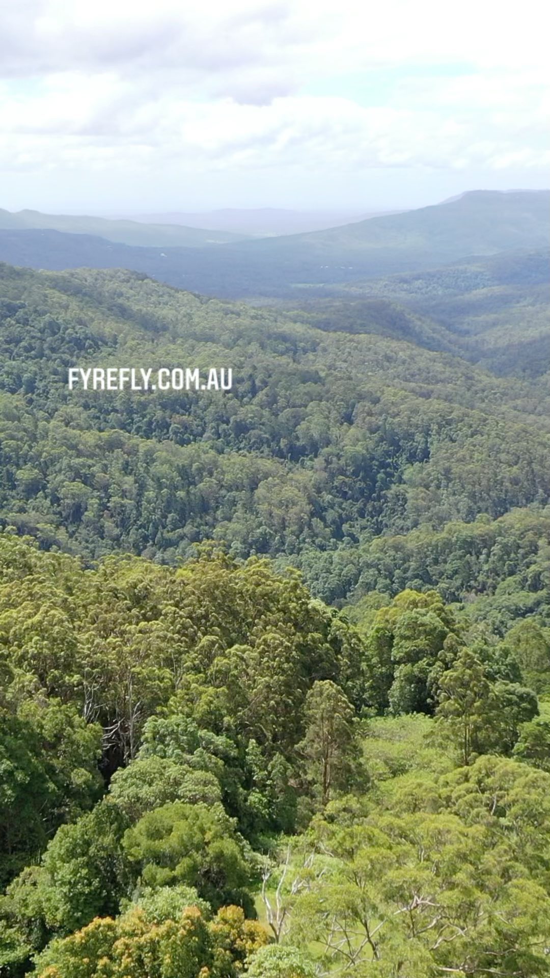 Secluded luxury getaway on the Scenic Rim, Beechmont Qld Australia.
#tinyhouse #luxurygetaway #scenicrim #weekendgetaway #beechmont #inthemountains