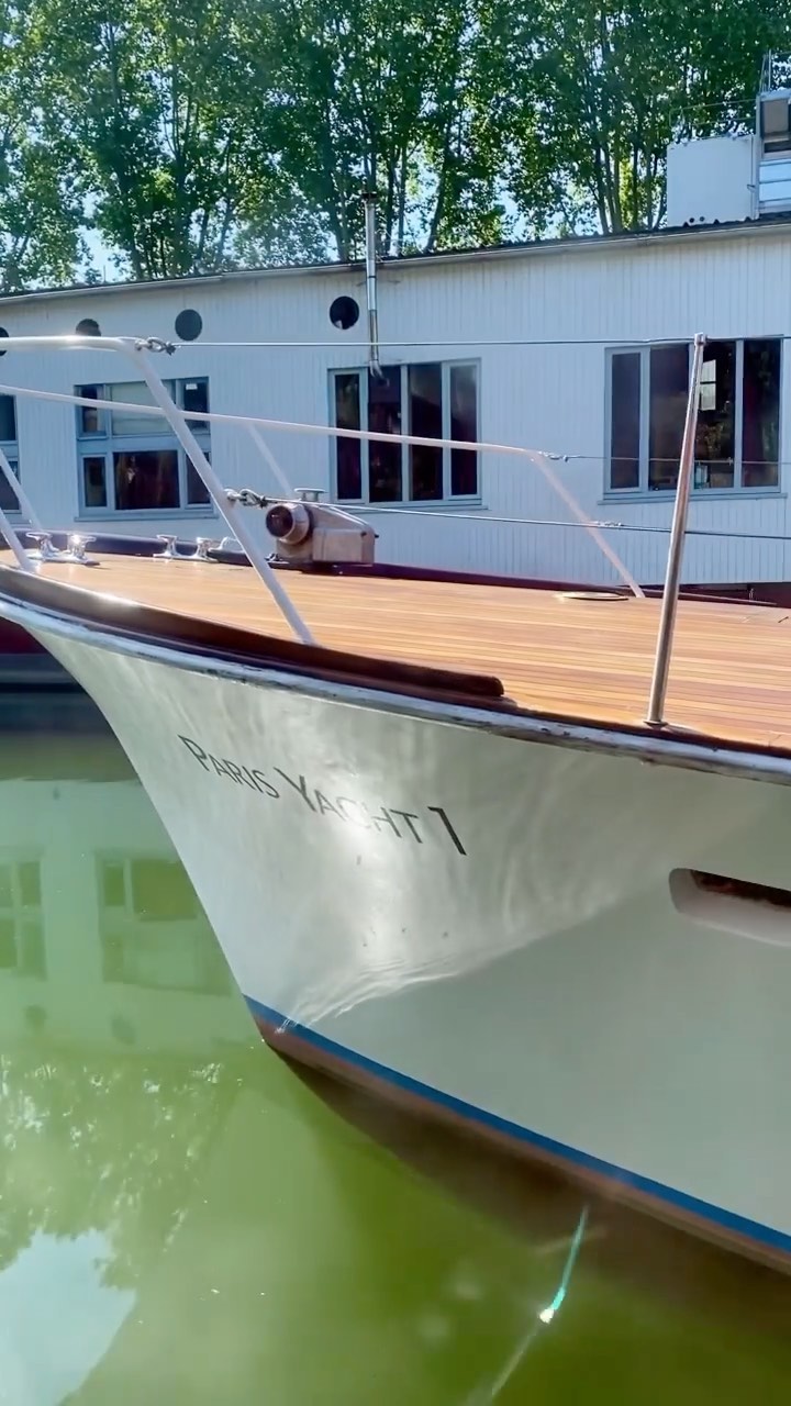 Vous montez ? 🥂⚓️✨
#privatecruise #yacht #paris #boatinparis #cruise