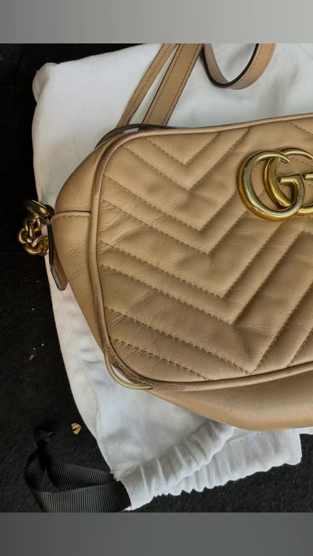Look at this little glow-up!🙌🙌😌😌😌
This Gucci bag came to us with stories and scratches…
After some care, love, and restoration by SBW Studio, it’s ready for a brand new chapter.
Because your favorite pieces deserve to shine again.
#GucciBag #BeforeAndAfter #SBWstudio #BagRestoration #LeatherCare #GucciRepair #LuxuryLove