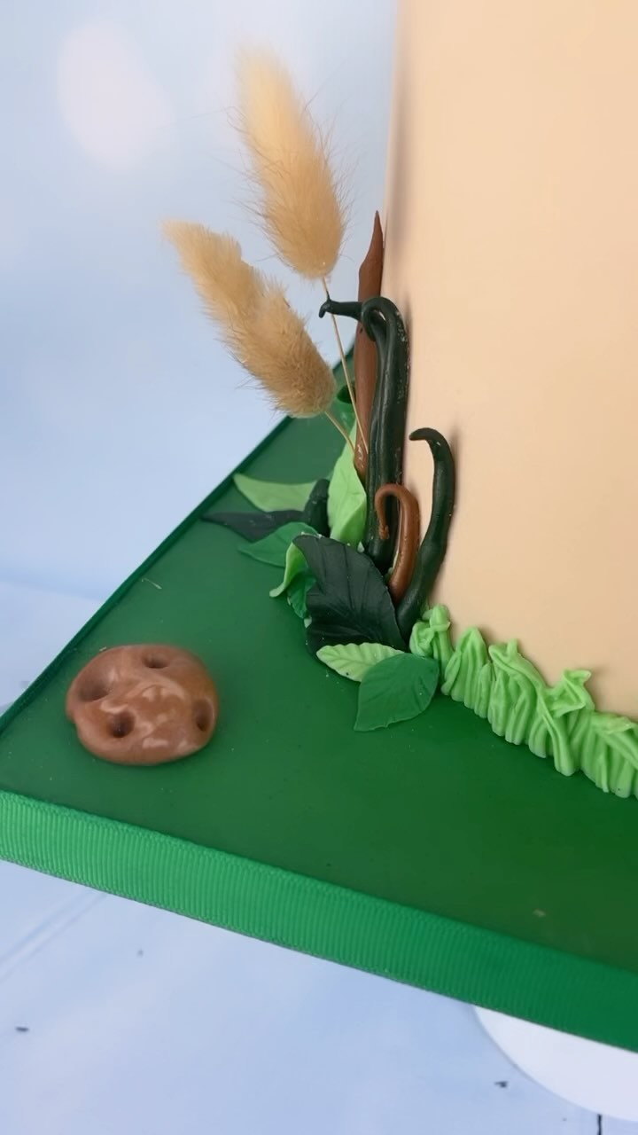 Don’t play with us, we are 🔥
Thank you for allowing us to do what we love everyday !!
#atlantacustomcakes #cakedecorating #customcake #dinasours #dinasourcake #customcake #cakedesigner #luxurycupcakes #tasteofcakery #jurassicpark #customcupcakes