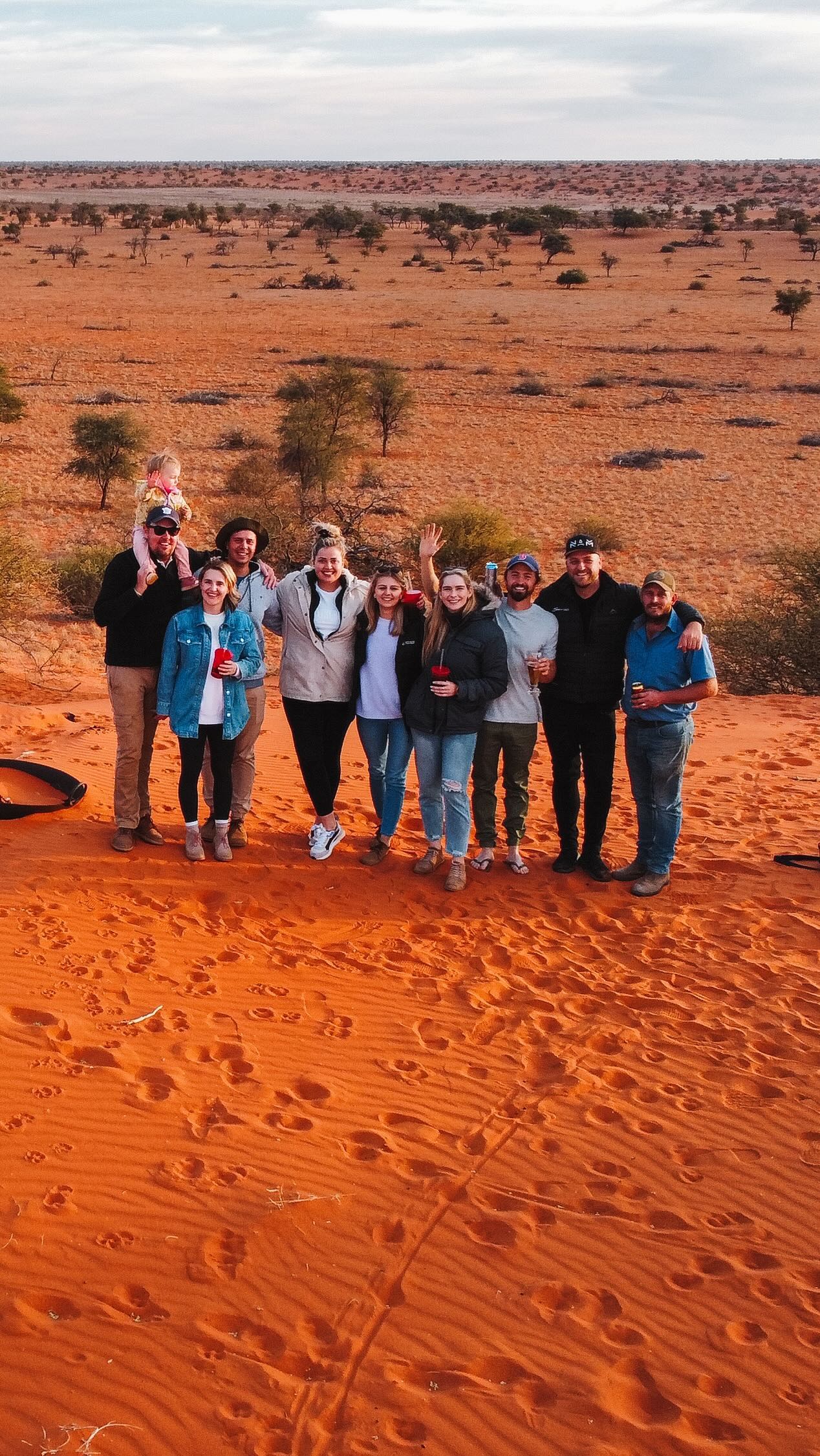 Farm Wochenende in der Kalahari 🇳🇦🤍
Der rote Sand, die Dünen und die unendliche Weite. Es ist einfach jedes Mal unglaublich hier zu sein 😍
Warst du schon mal in der Kalahari Wüste? 🏜️
🇬🇧 Farm weekend on the Kalahari 🇳🇦🤍
The red sand, the dunes and the vastness. It’s always to incredible to be here 😍
Have you ever been to the Kalahari Desert? 🏜️
#namibia #movingabroad #africa #travelnamibia